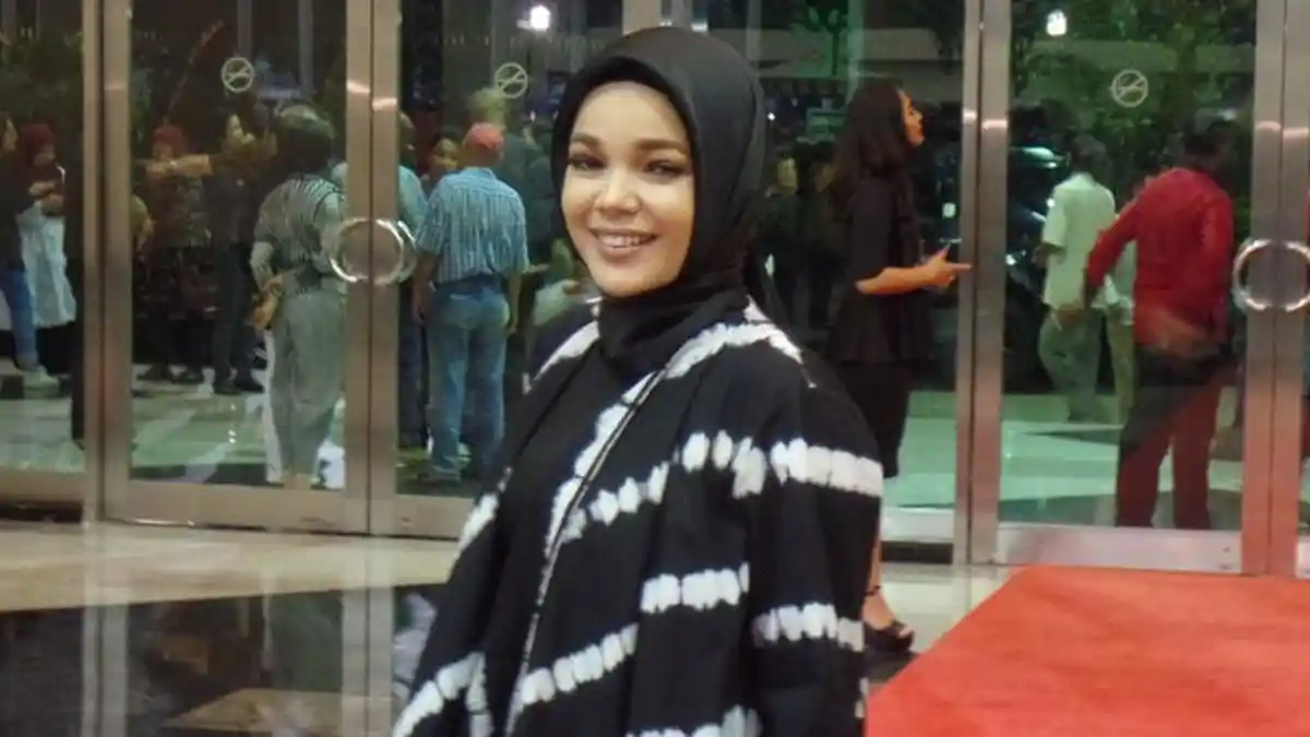 Kisah Perjalanan Religi Dewi Sandra, Sempat Ingin Bunuh Diri, Lalu Akhirnya Jatuh Cinta