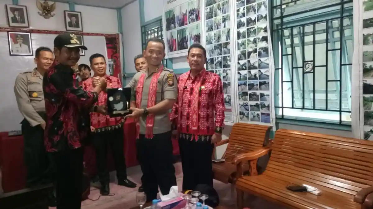 Desa Mandiri, Sekda dan Kapolres Landak Apresiasi Desa Hilir Kantor