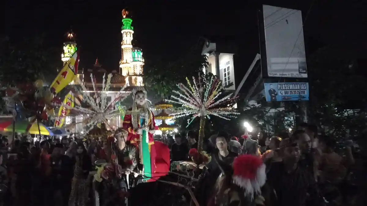 Warga Kriyan Jepara Meriahkan Tradisi Baratan: Nguri-nguri Peninggalan Ratu Kalinyamat