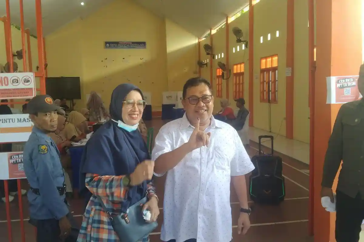 Daeng Manye Antre Mencoblos di TPS 001 Kalabbirang Takalar