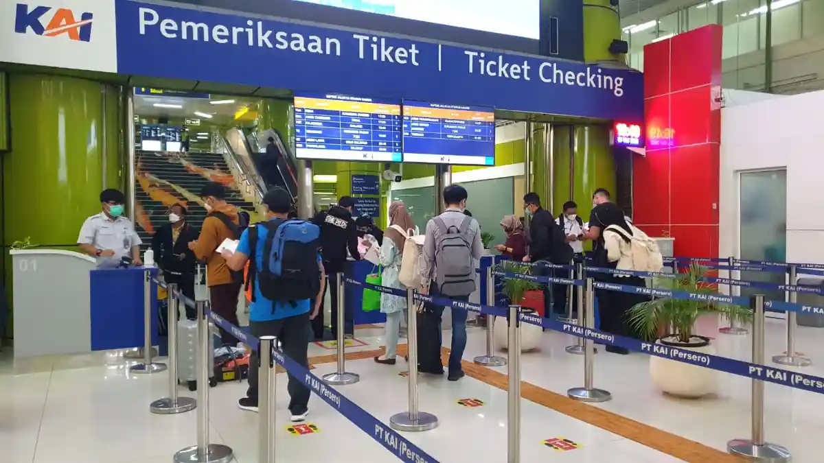 Daftar Nama Kereta Api yang Beroperasi Bulan Desember Keberangkatan Stasiun Senen, Gambir, Kota
