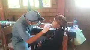 Pemeriksaan-gigi-dan-mulut-dalam-proses-Pengmas-FKG-UI-di-Cisarua.jpg