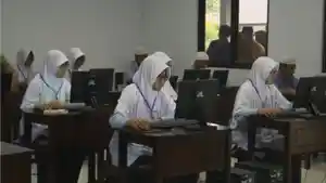 para-siswa-saat-mengikuti-ujian-nasional.jpg