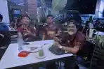 pendukung-psm-nobar-di-cafe-teras-adira-jl-sultan-hasanuddin-masamba-1542021.jpg