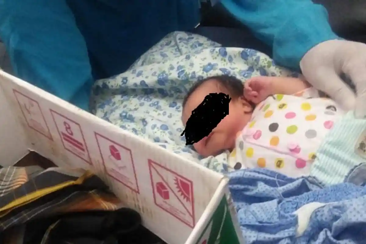 BREAKING NEWS : Viral Warga Temukan Bayi di Dalam Kardus Minuman di Pesisir Selatan