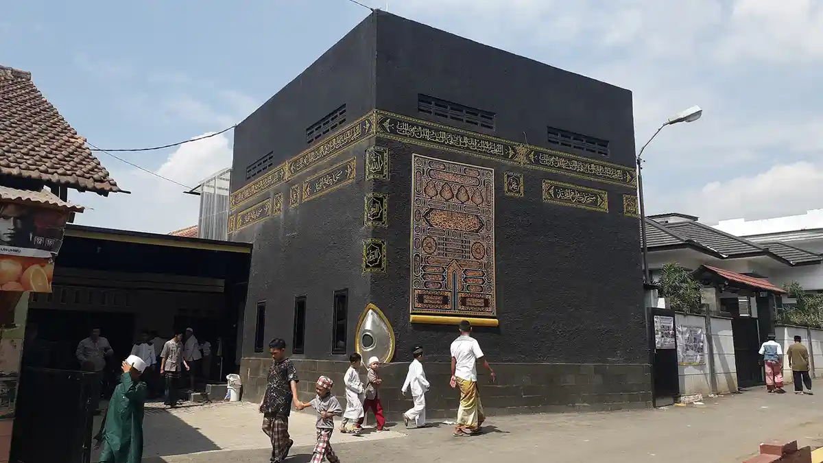 UNIK, Masjid di Baleendah Ini Berbentuk Kakbah, Ada Hajar Aswad Juga