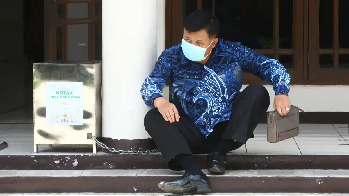 Geledah Rumah Kerabat Aa Umbara, KPK Angkut Dokumen Terkait Kasus Korupsi