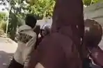 Siswa-pukul-siswi-SMA-pakai-helm-di-Situbondo-yang-viral-di-media-sosial.jpg