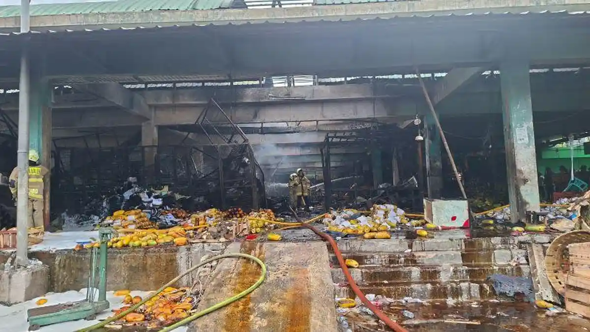 Kebakaran Pasar Induk Kramat Jati, Gubernur Pramono Instruksi Prioritaskan Keselamatan