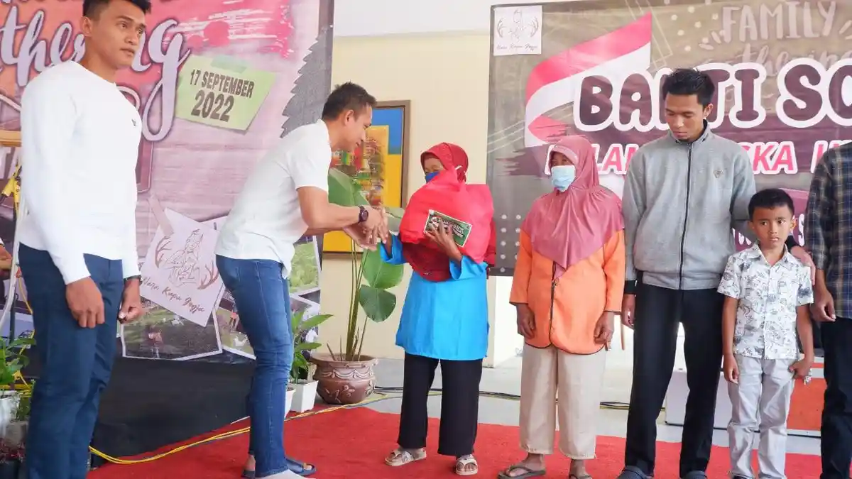 Peringati HUT ke-77 TNI, Koppasus Bagikan Sembako Saat Harga BBM Naik