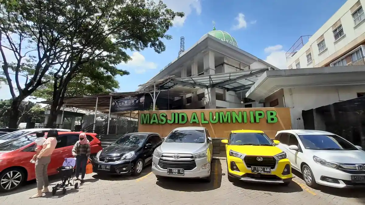 Istimewa, Hari ini Ada Syekh dari Palestina Pimpin Sholat Tarawih di Masjid Alumni IPB