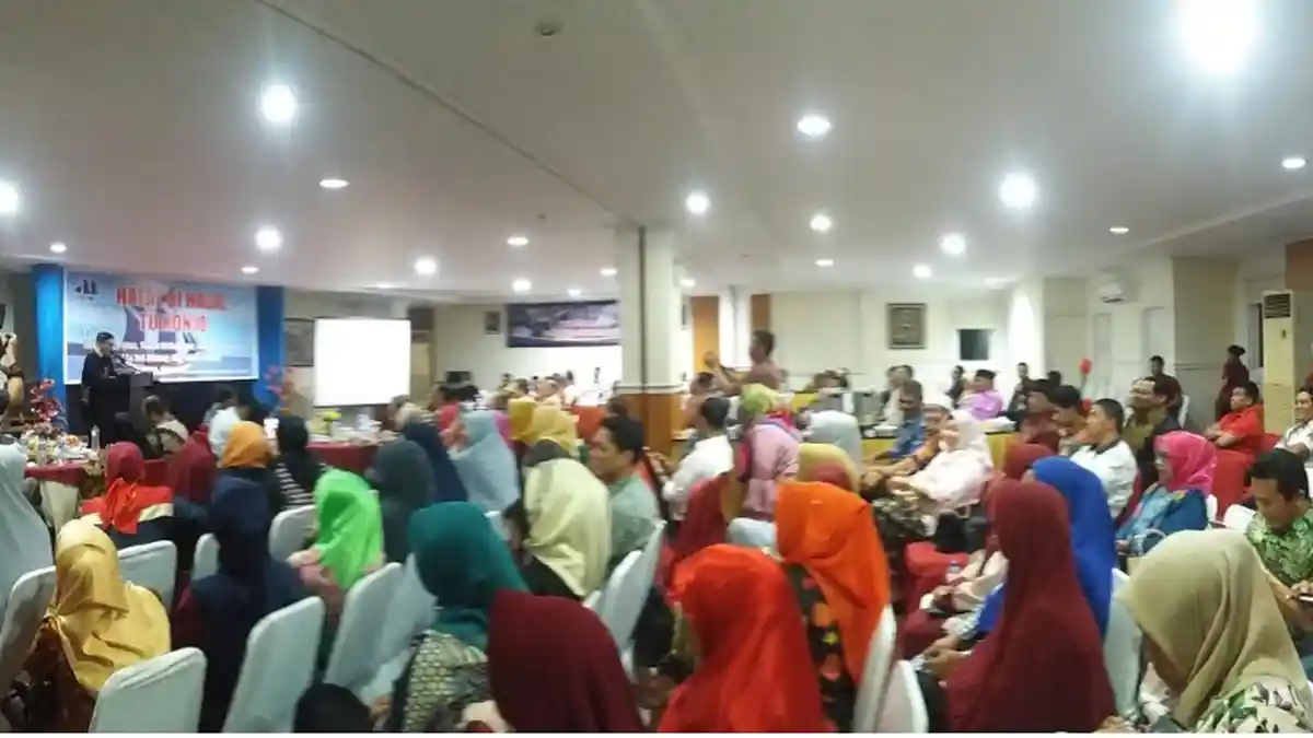 Ratusan Warga Suku Konjo Berkumpul di Hotel, Imam Maajid New York Juga Hadir