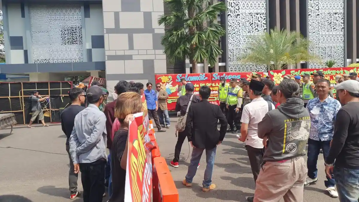Imbas Aksi Viral Dugem di Kampus, Puluhan Massa Desak Gubernur Sumsel Tutup Poltekpar Palembang