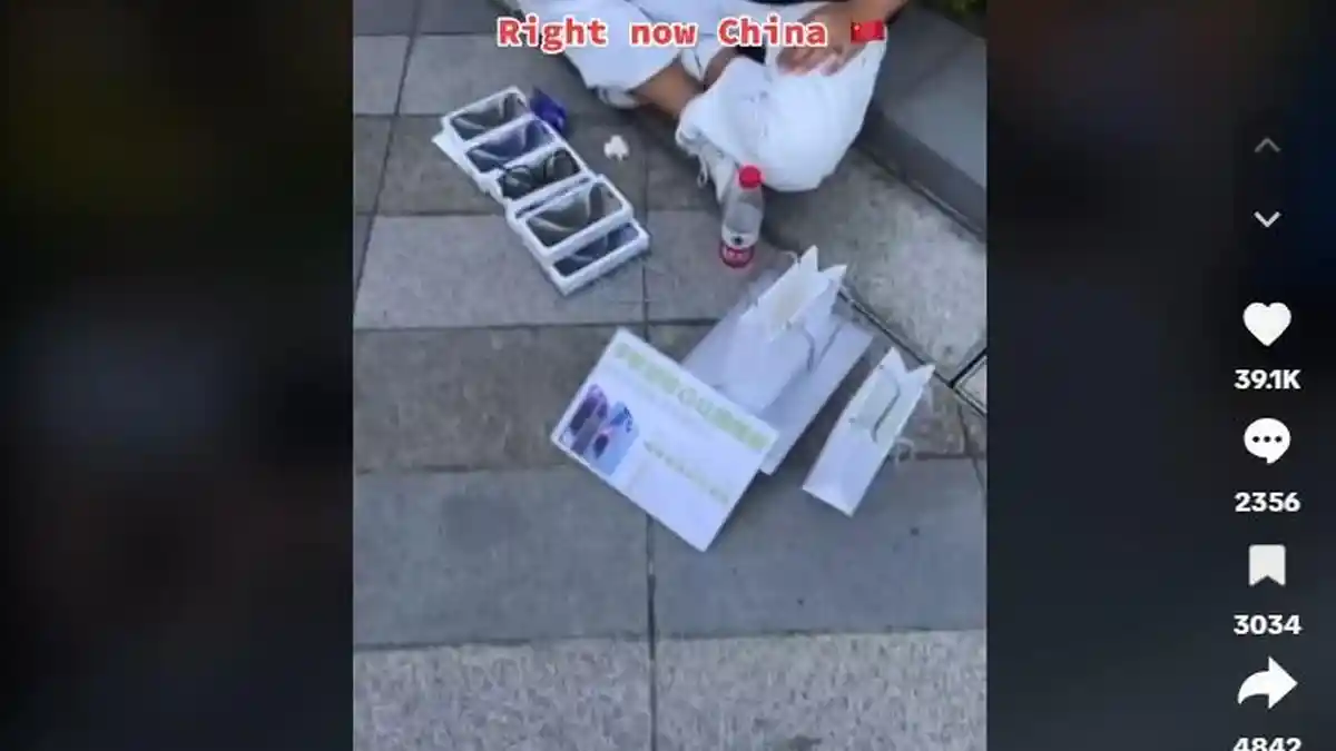 iPhone 15 di Cina dijual Seperti Obral Baju