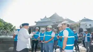 pln-pastikan-listrik-di-masjid-agung-palembang-jelang-idulfitri.jpg