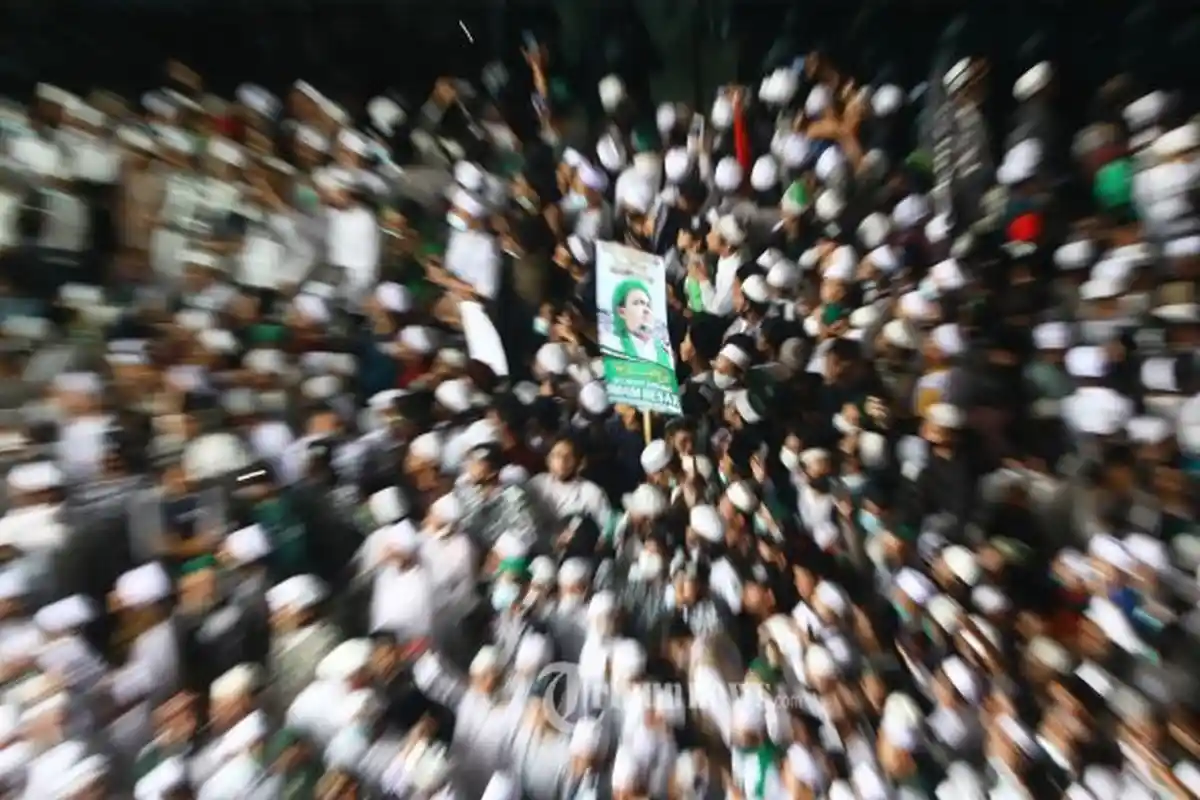 Kerumunan Habib Rizieq Shihab Picu Penularan Baru Covid-19; Klaster Bandara, Petamburan, Megamendung
