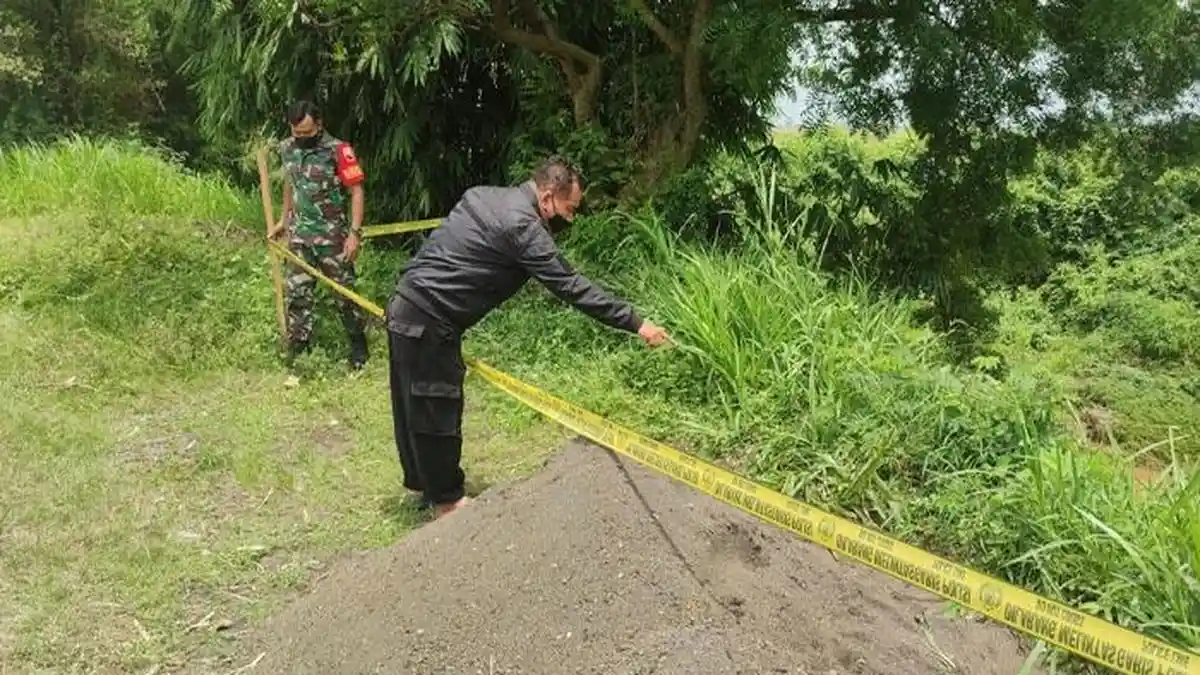 Pria Probolinggo Lukai Temannya Pakai Celurit, Berawal dari Jok Motor yang Robek
