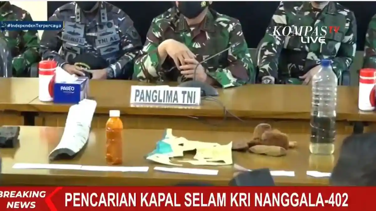 PRIHATIN MENDALAM, KRI Nanggala 402 Tenggelam, Retak Besar, Panglima TNI Berulang-ulang Minta Doa
