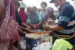 Tingkatkan Hasil Panen Padi, Petani di Gresik Basmi Hama Tikus Sebelum Tanam