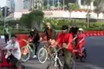 Antusiasme Warga Berolahraga di Bundaran HI