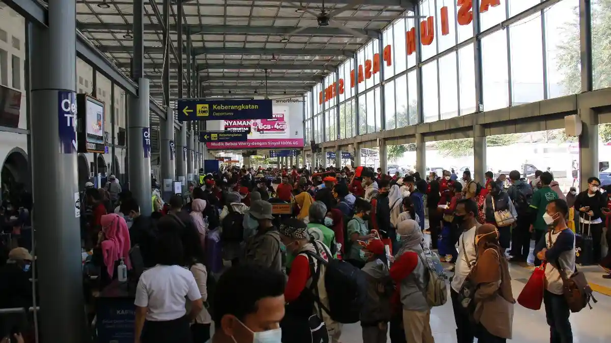 14 Ribu Orang Berangkat dari Stasiun Pasar Senen dan Gambir Hari Ini
