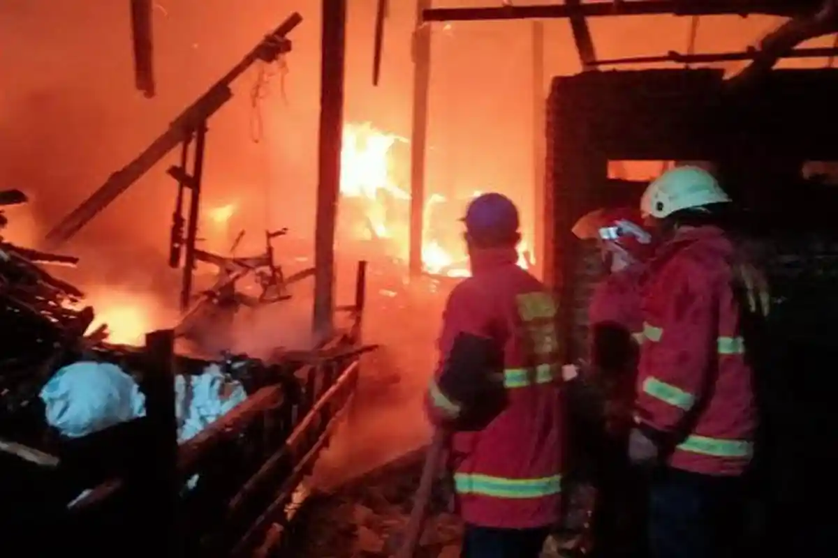 Warga Tulungagung Niat Buat Perapian untuk Usir Nyamuk, Malah Ludeskan 2 Dapur dan 2 Kandang Sapi