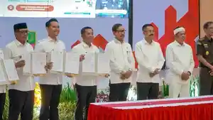 Bupati-Karawang-Aep-Syaepuloh-menghadiri-penandatanganan-MoU-program-pidana-kerja-sosial.jpg