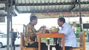 Jokowi-dan-Prabowo-Ngebakso.jpg