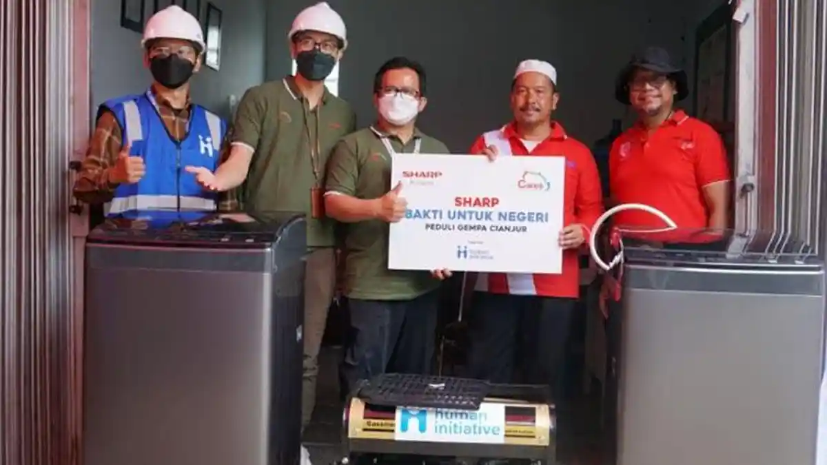 Sharp Electronics Bawa Mesin Cuci dan Bangun Instalasi Air Bersih untuk Korban Gempa Cianjur