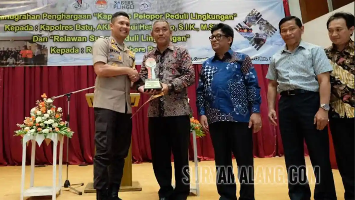Yayasan Pelayanan Perkabaran Injil Indonesia Batu Beri Penghargaan pada Kapolres Batu