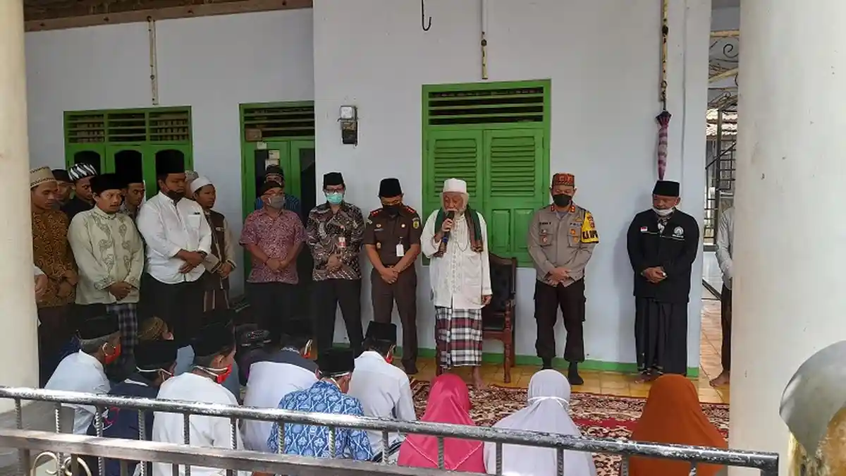 Momen Haru Pelepasan Penganut Hakekok Pandeglang, Menangis saat Dengar Ceramah Abuya Muhtadi