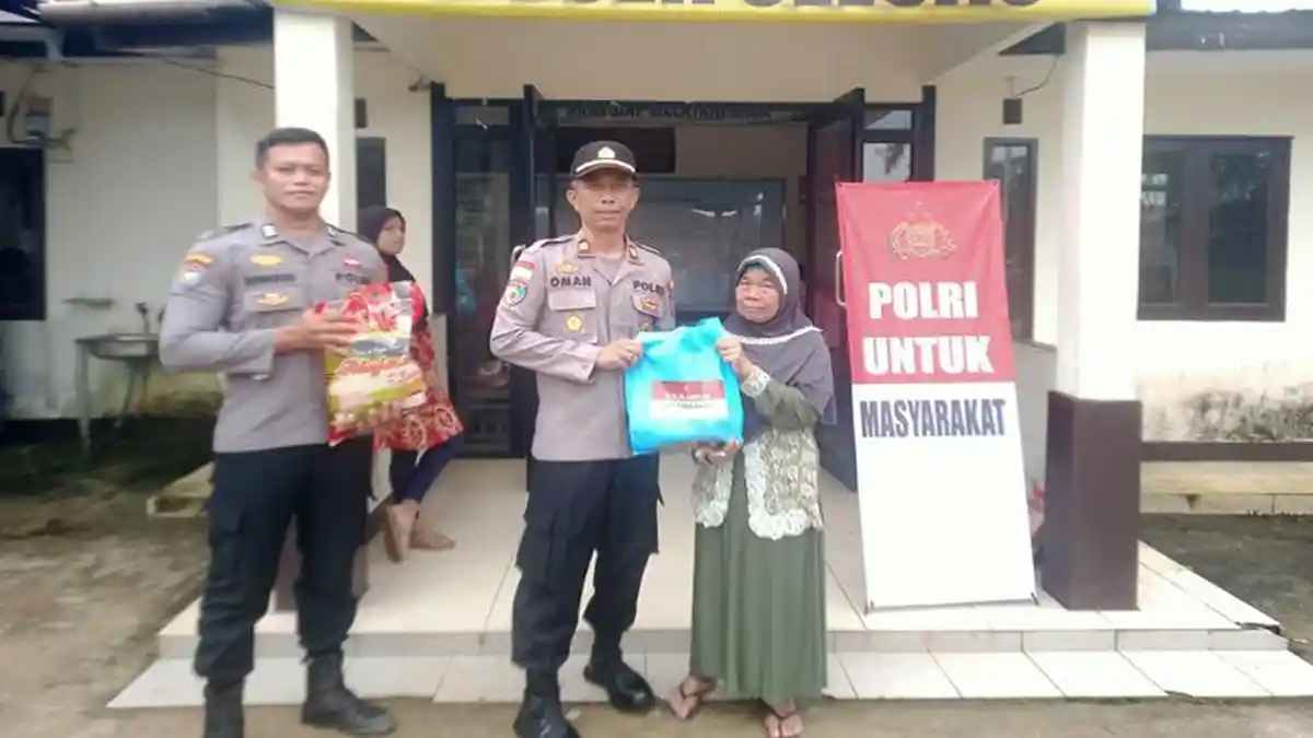 Polsek Seluas Salurkan Bantuan Sosial di Bulan Ramadhan