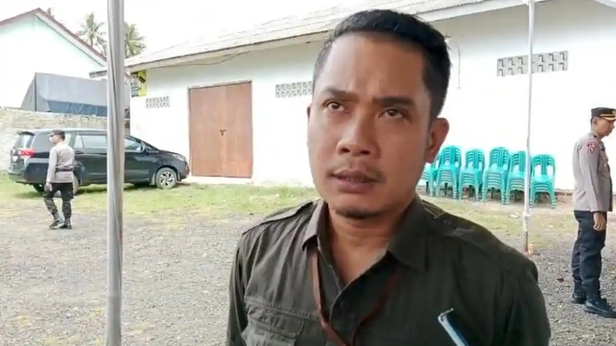 Baliho Pilkada Bertebaran di Jalinbar Tanggamus, Bawaslu Belum Pegang Regulasi