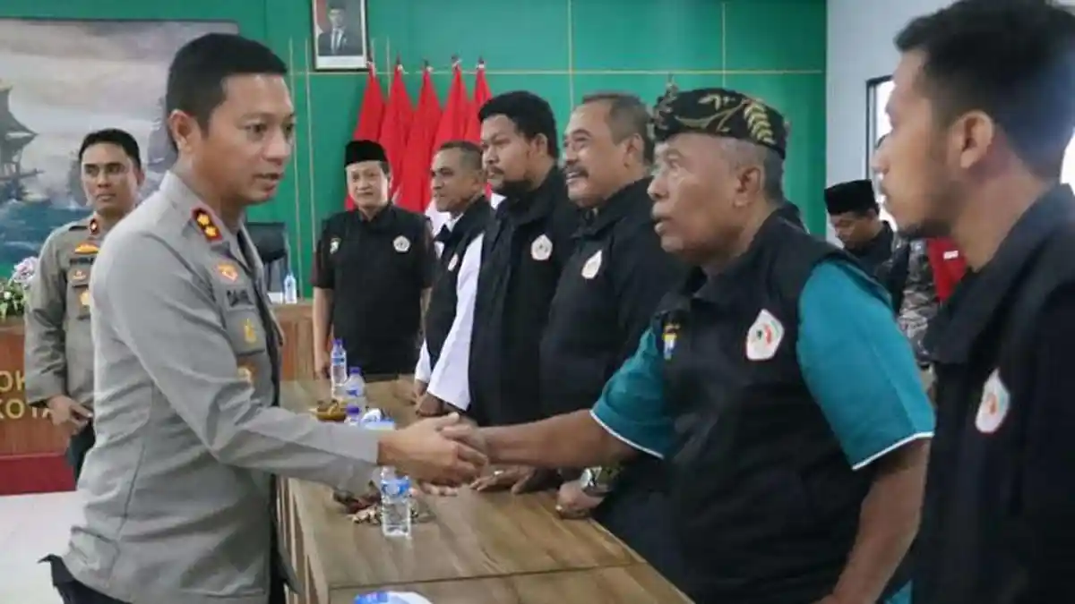 Kolaborasi Polisi dan Perguruan Silat, Satgas Sentot Prawirodirjo di Mojokerto Amankan Malam 1 Suro