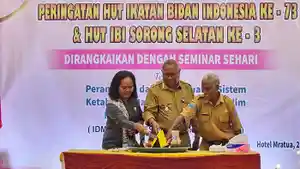 20240624_bupati-sorong-selatan-potong-tumpeng-hut-IBI.jpg