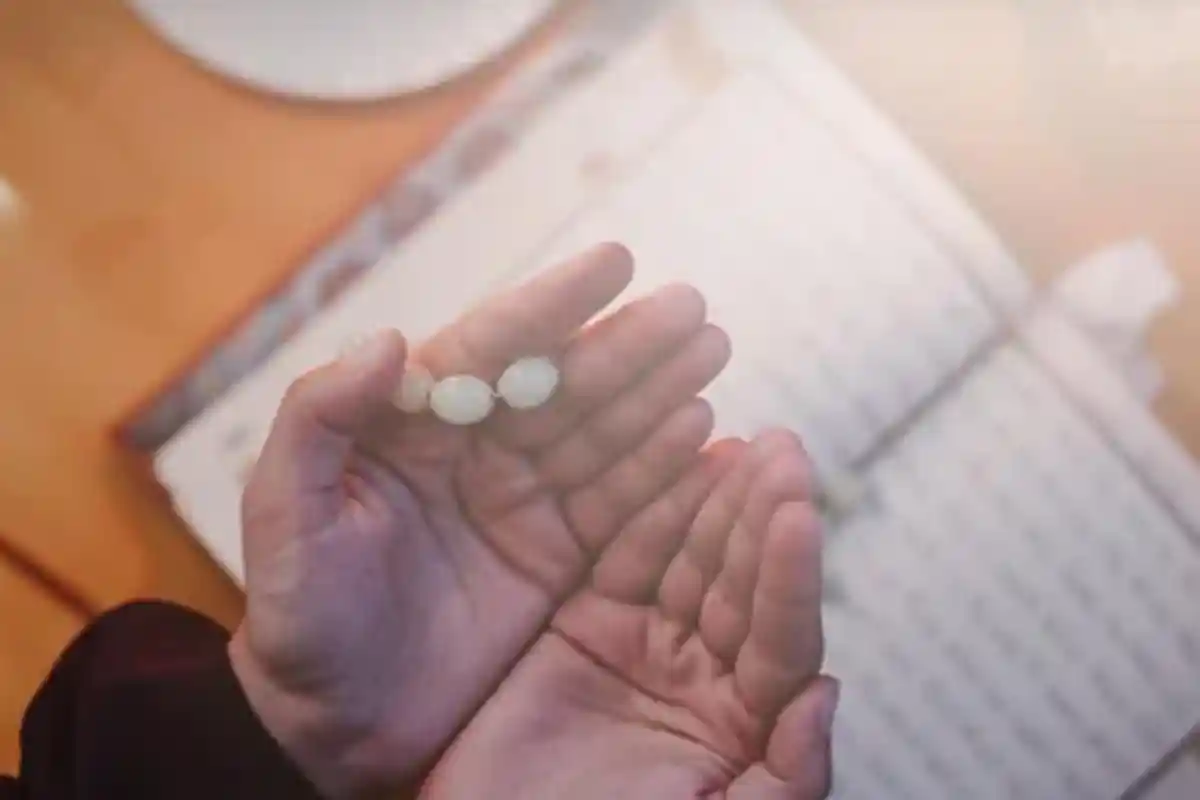 Lirik Sholawat Al Qolbu Mutayyam Lengkap dengan Terjemahannya, Syair Lagu Pujian Nabi Populer