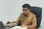 Kepala-BKPSDM-Mamuju-Tengah-Hasanuddin-saat-ditemui-di-ruang-kerjanya-di-Kantor-BKPSDM.jpg