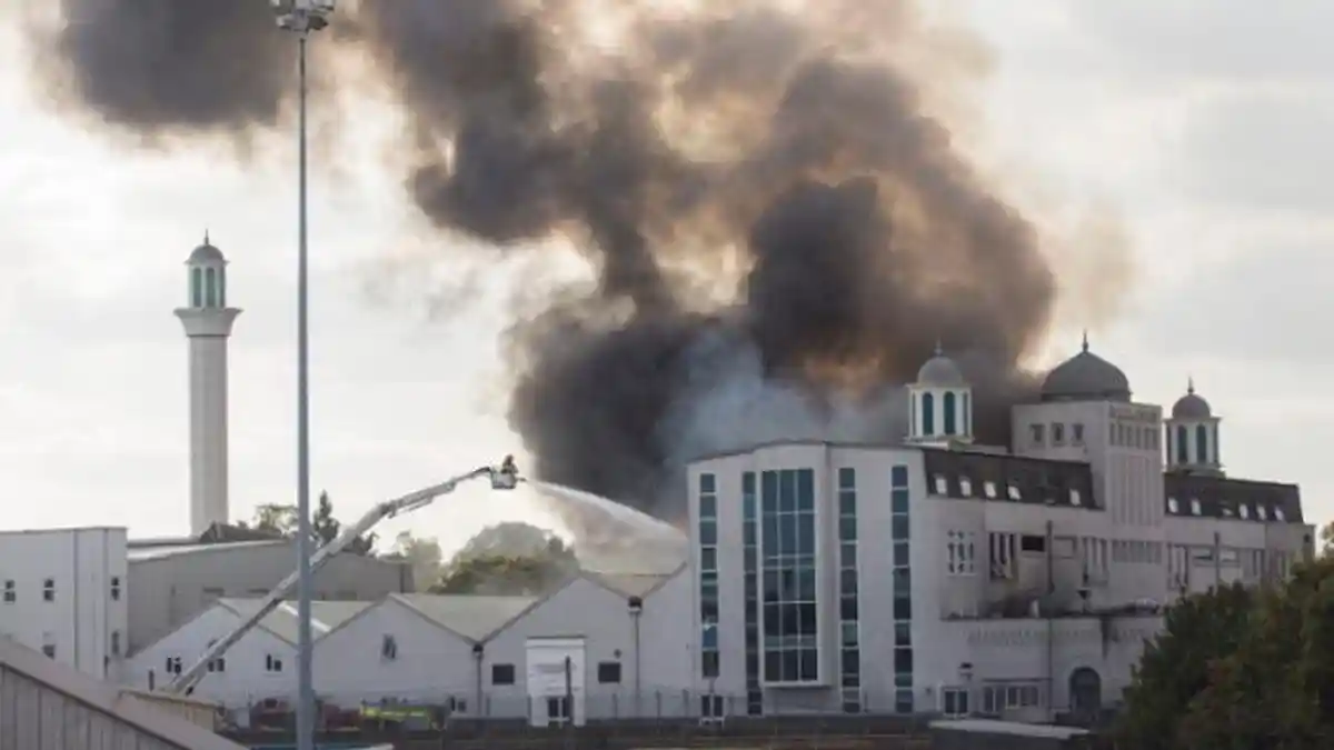 Masjid Baitul Futuh di London Terbakar, Dua Remaja Ditangkap Polisi