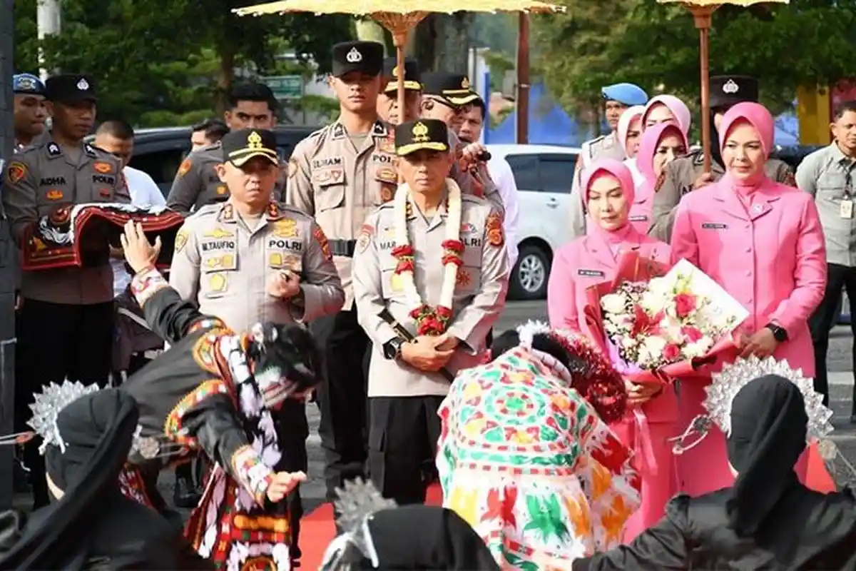 Kapolda Aceh Disambut Tari Guel dan Tepung Tawar di Aceh Tengah