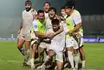 Pemain-Madura-United-merayakan-gol-ke-gawang-Dewa-United-Dewa-United-vs-Madura-United.jpg