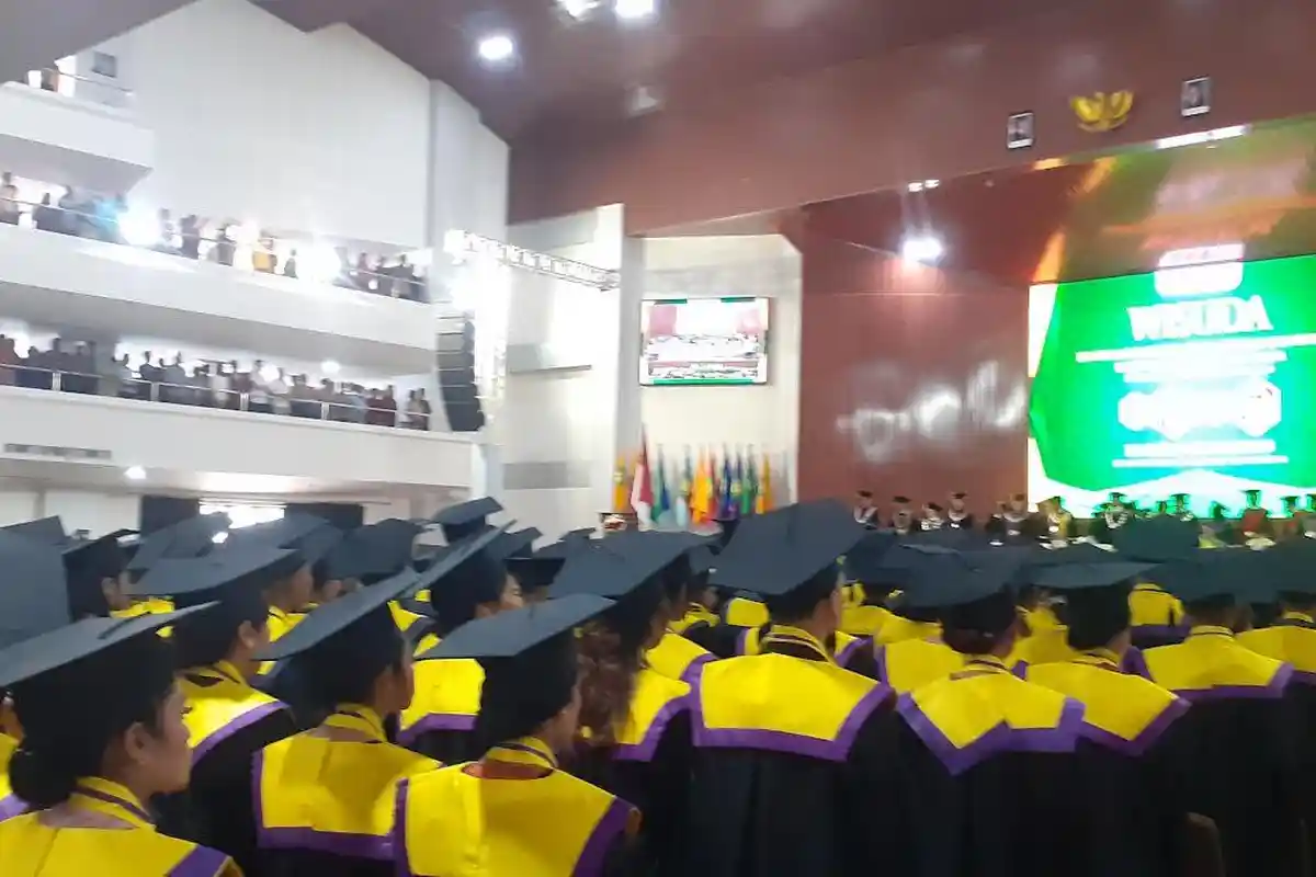 Undana Kukuhkan 780 Lulusan, Rektor Tekankan Pentingnya Kompetensi dan Etika