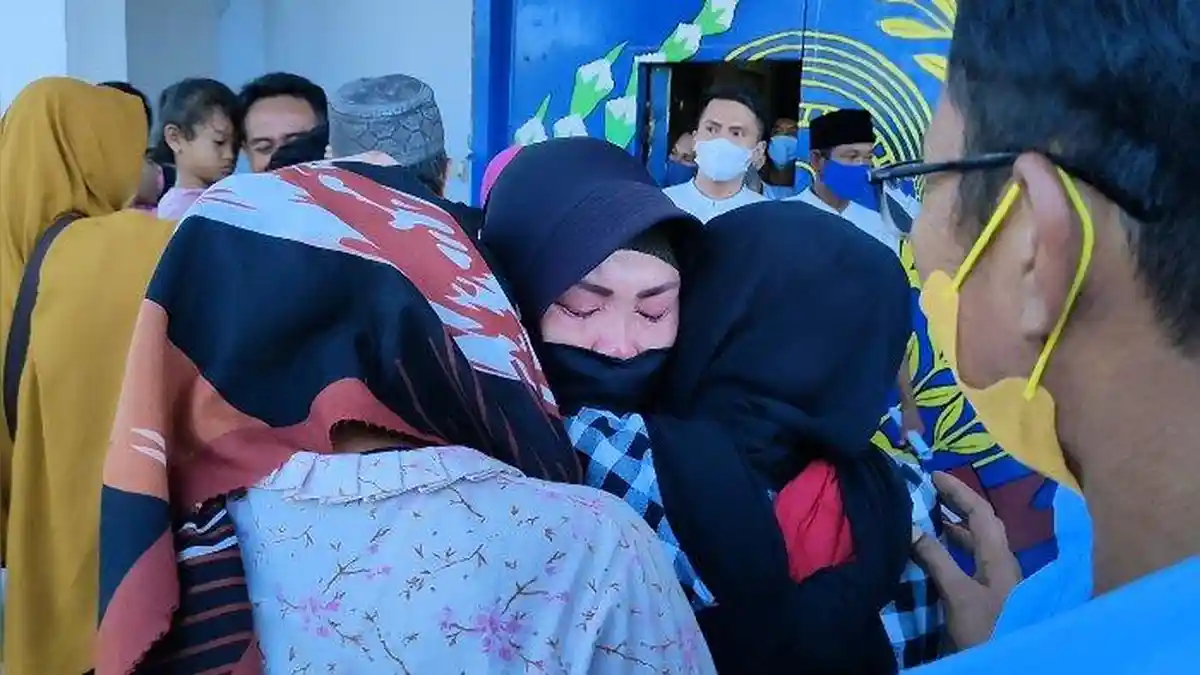 Momen Haru di Lapas Indramayu, Keluarga Menangis Peluk Napi yang Baru Keluar, Reni: Saya Kapok