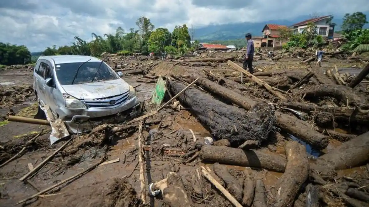 FOTO-FOTO Banjir Bandang di Sumatera Barat, Korban Tewas yang Ditemukan Sudah 37 Orang