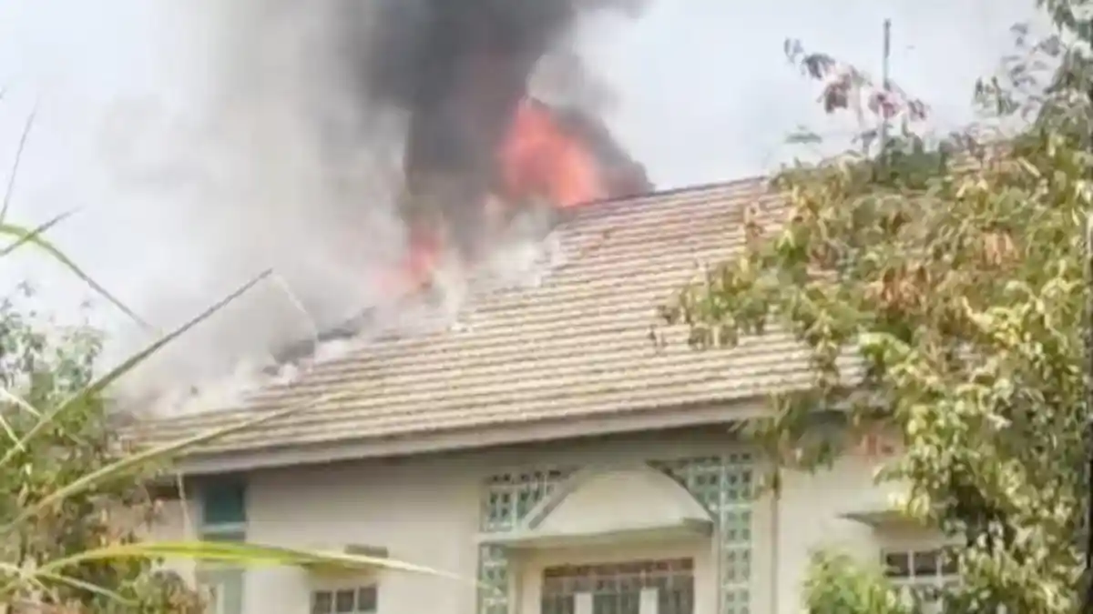 Puluhan Santri Panik dan Menangis, Lantai Atas Pondok Al Hikmah Jombang Ludes Terbakar