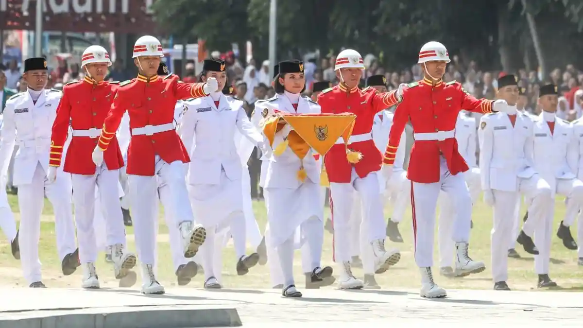 Evyfania dari SMA Negeri 4 Jadi Pembawa Baki pada Upacara HUT ke-80 RI di Kota Pematangsiantar