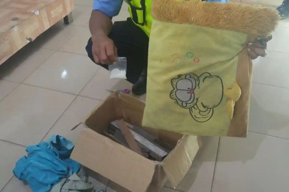 Petugas Bandara Supadio Gagalkan Pengiriman Paket Diduga Berisi Sabu