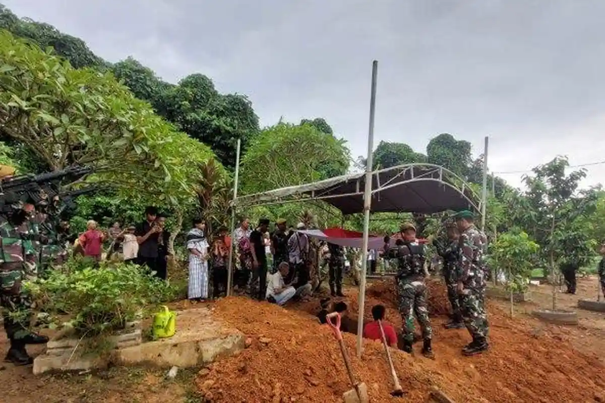Tiba Hari Ini di Tenggarong, Pratu Sandy Primadana Gugur Ditembak KKB Dimakamkan di Bukit Biru