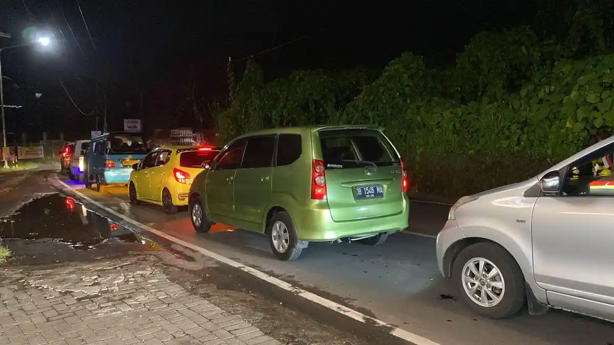 BREAKING NEWS: Macet Panjang Area Jalan Raya Tomohon-Manado Sulut, Puluhan Kendaraan Terjebak Macet