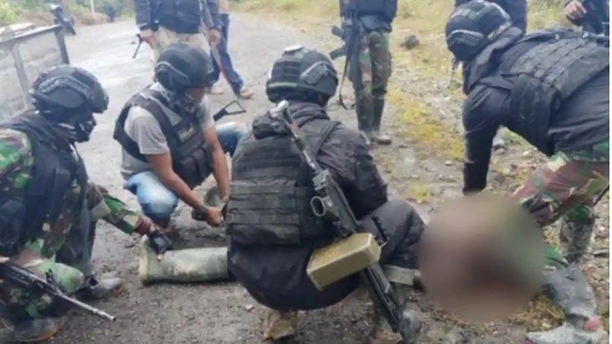 4 Jam TNI Kepung Markas KKB Papua Egianus Kogoya, 1 Orang Ditembak Mati