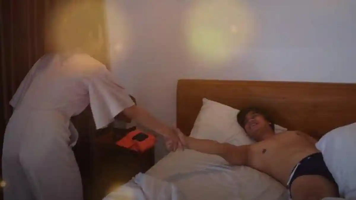 Ada yang Bangun Saat Mahalini Raharja Masuk Kamar Billy Syahputra Pagi Hari, Terlihat Dada Kekasih